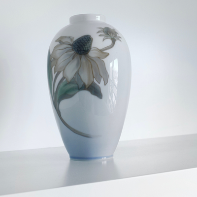 Jarrón de porcelana Royal Copenhaguen Altura 19cm