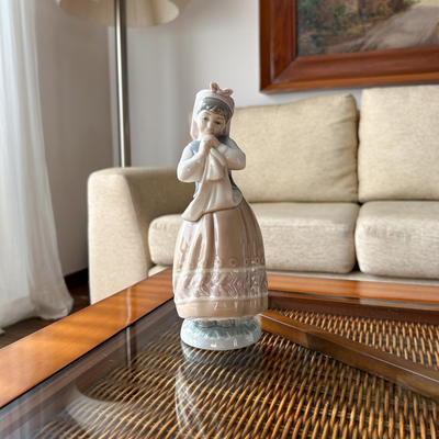 Lladro vintage con pañuelo en la cabeza