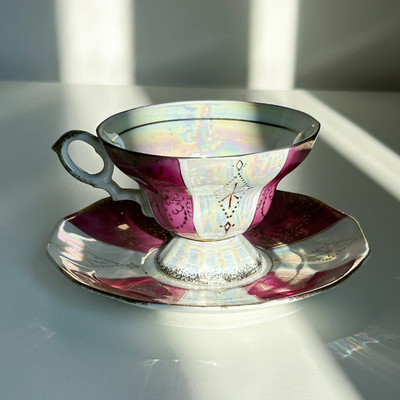 Taza de té rosa con acabado nácar