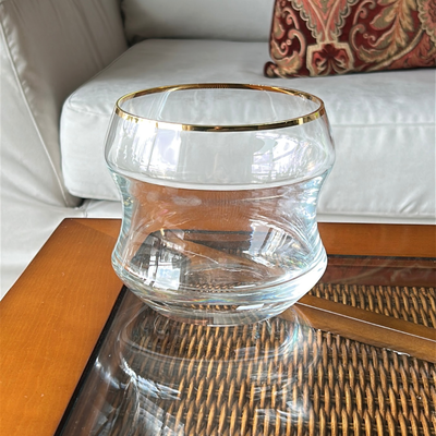 Hielera de cristal con borde dorado