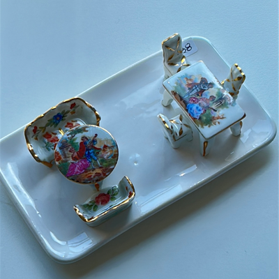 Juego de silla, sillón y mesa miniatura vintage en porcelana Fragonard Limoges