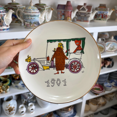 Plato francés de colección Gien France diametro 17cm, serie coches de epoca
