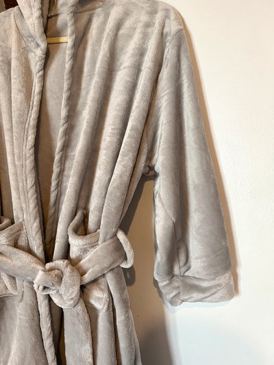 bata gris perla