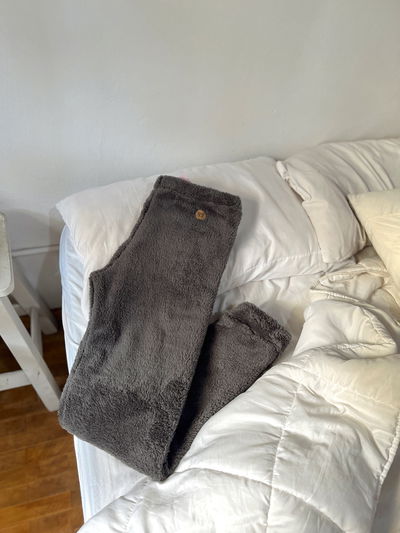 pantalón corderito gris topo