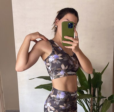 T o p • m a r i p o s a ||  flores blancas 