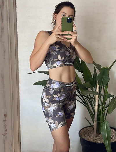 B i k e r • flores blancas 