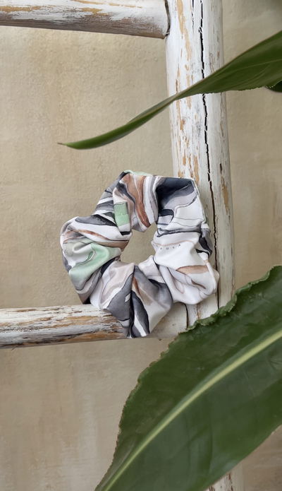 s c r u n c h i e • a c u a r e l a 