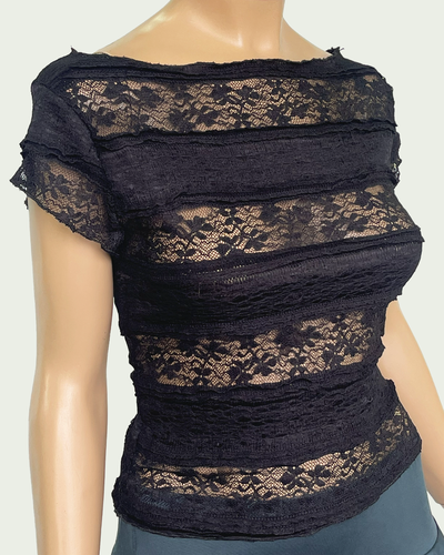 Top Mangas Cortas Cuello Bote Encaje Parches
