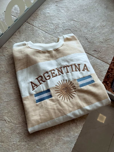 Buzo arg amarillo pastel