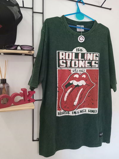 Remera Clásica Stone England