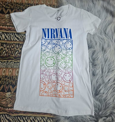 Remerón clásico Nirvana Caritas