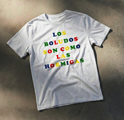 Remera Algodón 24.1 - Estampa Maradona "Los Boludos Son Como Las Hormigas"