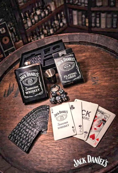 Kit Jack Daniel's Ludico - Petaca + Carta de Poker + Dados + Shot Metalico + Embudo