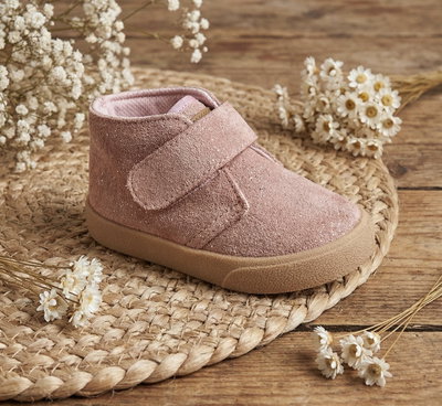 Botineta rosa brillante