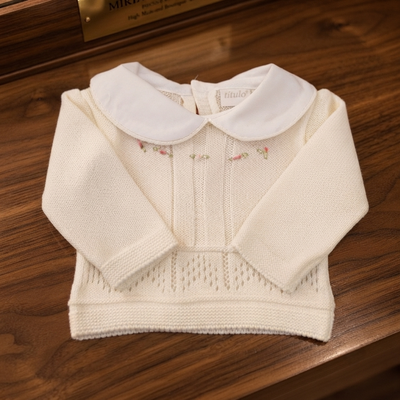 Sweater con cuello y bordado