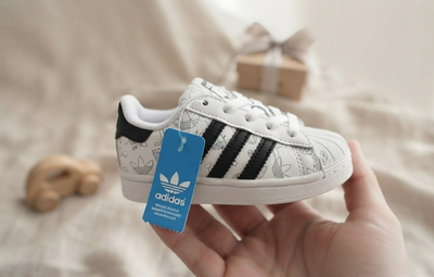 Mini Adidas Superstar