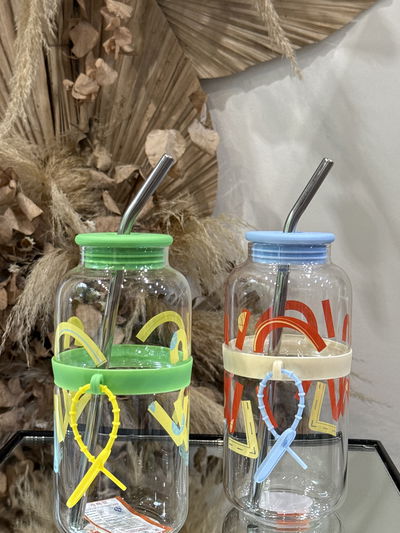 Botella de vidrio con sorbete