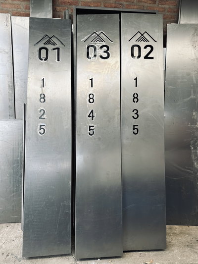 Revestimiento Metálico con detalle Numérico