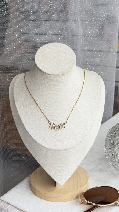 Collar flores dorado