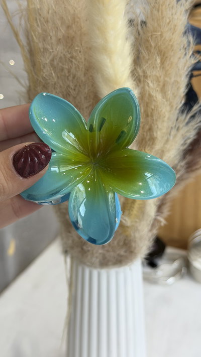 Broche flor celeste 