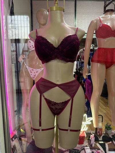 Conjunto Delfi + portaligas tul bordó