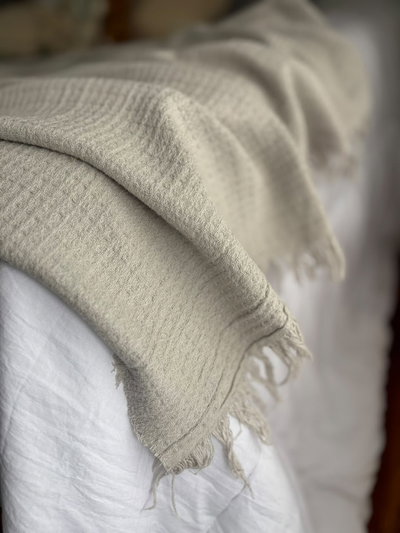 Pie de cama wafle c/flecos gris claro - 220 x 1
