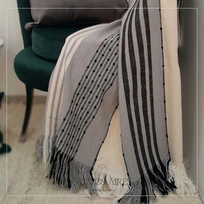 Manta/alfombra tejida gris