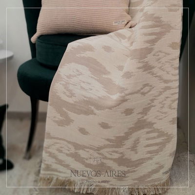 Manta/alfombra tejida beige oscuro