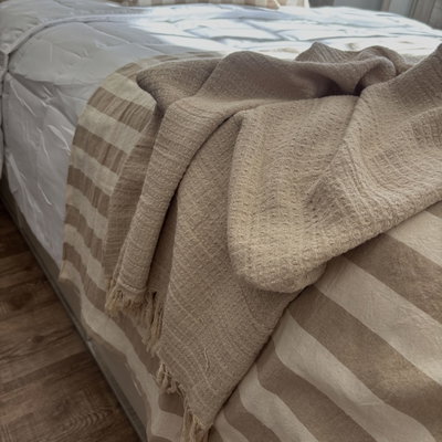 Pie de cama Tusor Baston beige