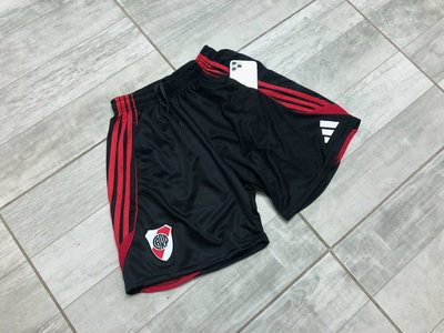 Short con bolsillos de River