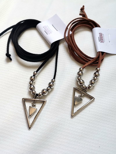 Choker triangulo doble