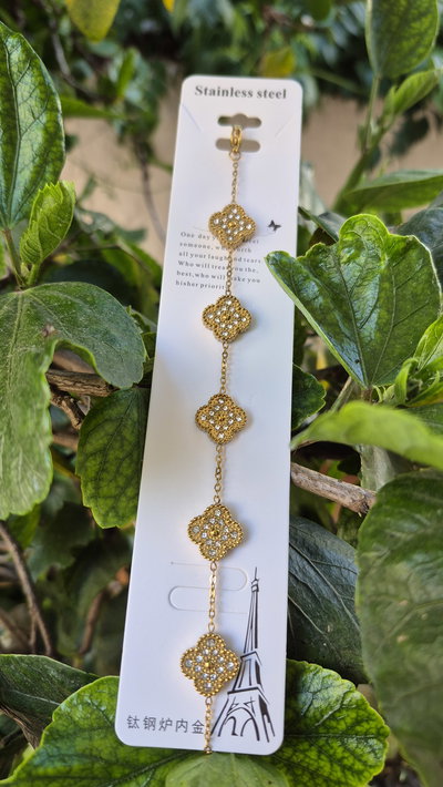 Pulsera dorada con strass treboles 