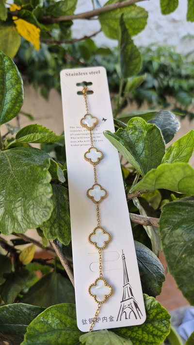 Pulsera dorada con strass treboles 