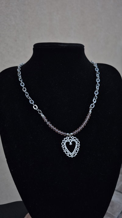 Collar con cristales rosa