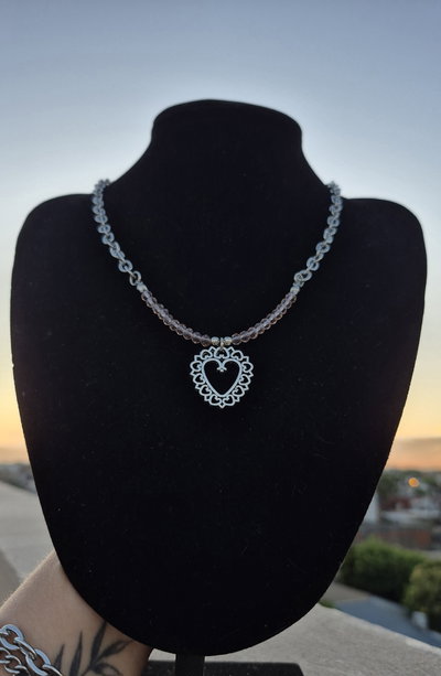 Collar con cristales rosa