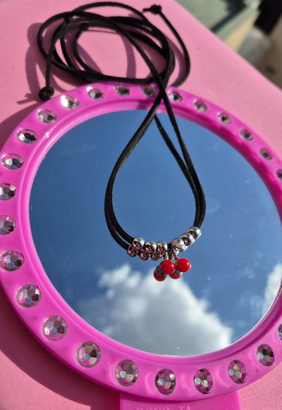 Collar cerezita con gamuza 