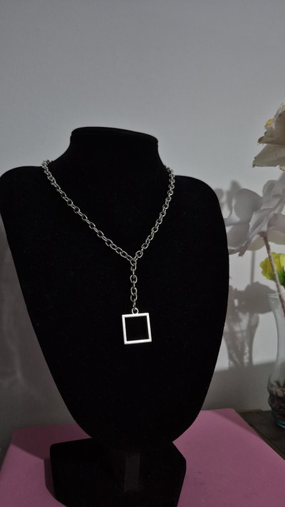 Collar cuadrado 