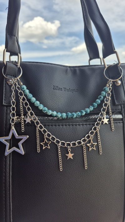 Accesorio para cartera con dijes y cadena 