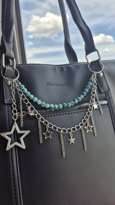 Accesorio para cartera con dijes y cadena 