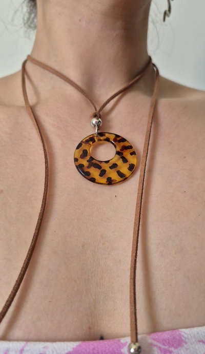 Collar animal print acrílico o madera 