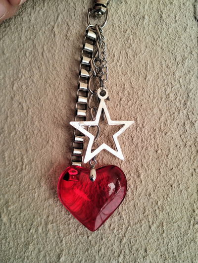 LLAVERO CON CORAZON DE VIDRIO 