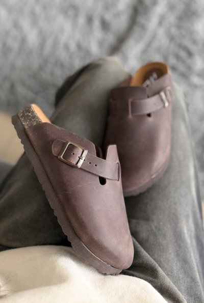 Zuecos NUSA chocolate (cuero)