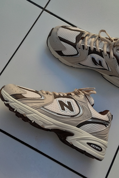 NB 530 BEIGE CON CHOCO