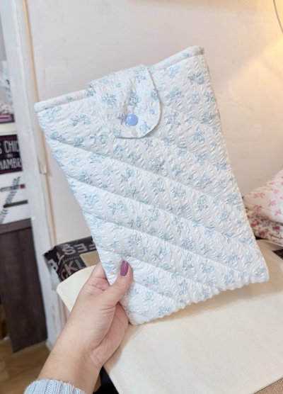 Funda de libro- Flores Celeste 