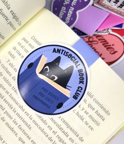 Marcapaginas magnético- Antisocial Book Club