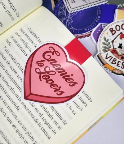 Marcapaginas magnético- Enemies to Lovers