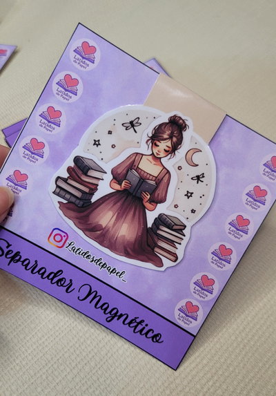 Marcapaginas magnético- Mujer leyendo