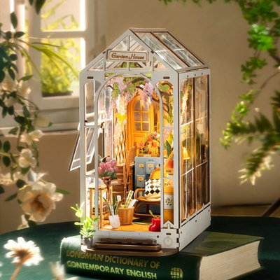Garden House - Book Nook