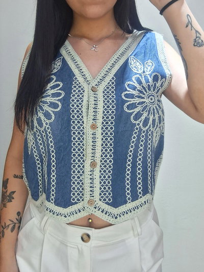 Chaleco de jeans bordado