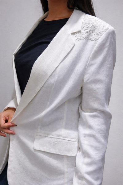 Blazer blanco puntilla